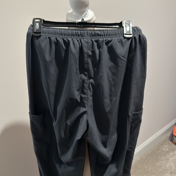 Woman’s Pewter scrub bottoms - Picture 5 of 6